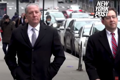 Captura de pantalla de un vídeo de New York Post hablando sobre Charles McGonigal, el exfuncionario del FBI condenado a más de dos años de prisión por su relación con la inteligencia albanesa.