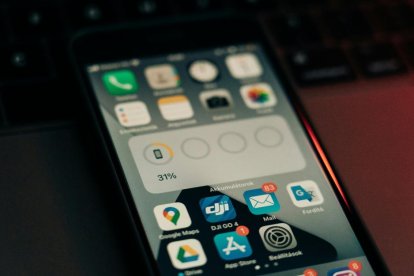 Un celular y varias aplicaciones-Archivo / Pexels (Szabó Viktor)