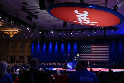 El ex presidente de Estados Unidos y aspirante a la presidencia de 2024, Donald Trump, habla durante la reunión anual de la Conferencia de Acción Política Conservadora (CPAC)