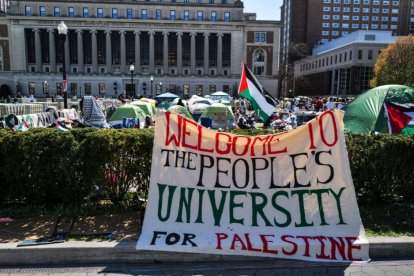 Campamento de tiendas frente a la Universidad de Columbia.