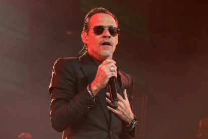 Marc Anthony actúa durante la gira Historia Tour en el Prudential Center en Nueva Jersey el 10 de febrero de 2024.