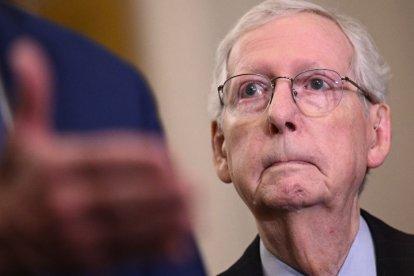 Mitch McConnell  en el senado |