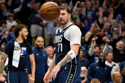 Doncic domina y pone a los Mavericks por delante en la serie