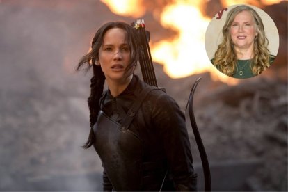 Imagen de la saga cinematográfica 'Los juegos del hambre' protagonizada por Jennifer Lawrence junto a una imagen, de menor tamaño, de la escritora Suzanne Collins, autora de la popular saga.