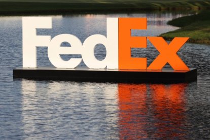 Logo de la empresa FedEx durante el torneo de golf que se celebró en Memphis en agosto de 2023.