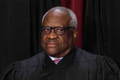 Los demócratas siguen acosando al juez Clarence Thomas por su relación con el megadonante republicano Harlan Crow