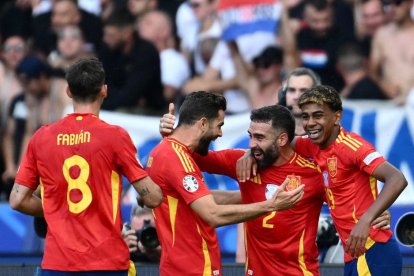 España da un golpe en la mesa con contundente triunfo por 3-0 frente a Croacia