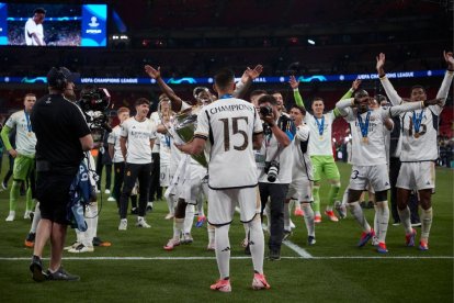 El Real Madrid, celebrando la decimoquinta UEFA Champions League.