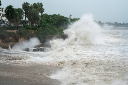 High tides are pictured after Hurricane Beryl in Santo Domingo on July 2, 2024. - Hurricane Beryl was hurtling towards Jamaica on July 2, as a monster Category 5 storm, after killing at least five people and causing widespread destruction in a deadly sweep across the southeastern Caribbean. (Photo by Francesco SPOTORNO / AFP)