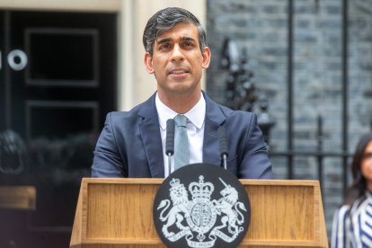 July 5, 2024, London, England, United Kingdom: Outgoing UK Prime Minister RISHI SUNAK leaves 10 Downing Street with a speech with his wife after his party has been defeated in snap general election. (Credit Image: © Tayfun Salci/ZUMA Press Wire)