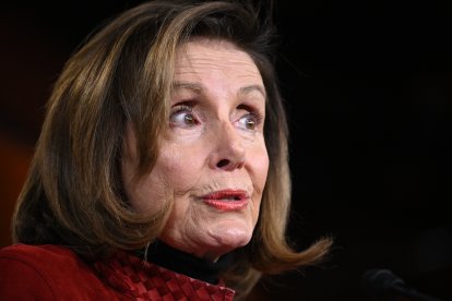 Pelosi respalda al enemigo de Elon Musk, el socialista radical Dean Preston