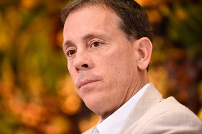 Jim VandeHei, Co-Founder and CEO, Axios, listens during the Milken Institute Global Conference on May 3, 2022 in Beverly Hills, California. (Photo by Patrick T. FALLON / AFP)