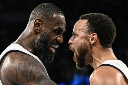 Stephen Curry y LeBron James celebran la clasificación a la final