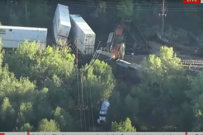 Captura de pantalla del choque entre dos trenes que provocó un derrame de combustible en Boulder Creek (Colorado) el 22 de agosto de 2024.