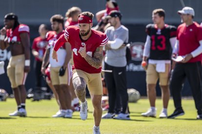 El novato Rick Pearsall en un entrenamiento de los 49ers junto a sus compañeros.