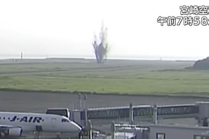 Estalla una bomba en el aeropuerto de Miyazaki.