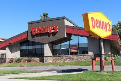 Fachada de un restaurant Denny's en San Jose, California.