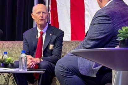 El senador Rick Scott en un Town Hall