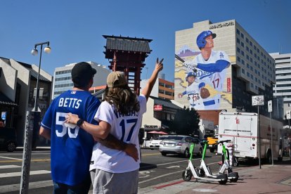 Fans de Los Dodgers antes del partido. (Photo by Frederic J. BROWN / AFP)