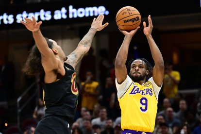 Bronny James anota sus primeros puntos en la NBA contra los Cleveland Cavaliers