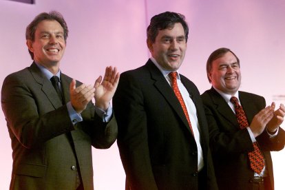 Imagen de archivo de John Prescott (d) junto a Tony Blair