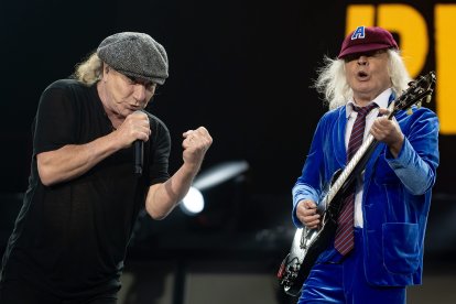 Brian Johnson y Angus Young de ACDC en Power Up 2024