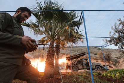 Rebeldes sirios lanzan cohetes a las afueras de Hama