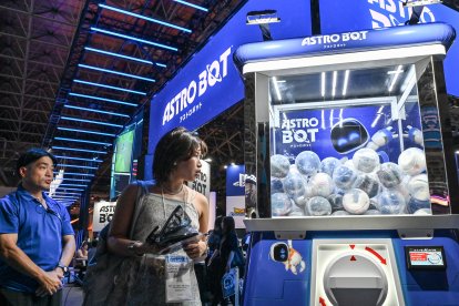 Stand de Sony y Astro Bot en una feria de juegos