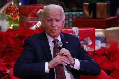 Joe Biden habla durante una visita al Hospital Pediátrico Nacional en Washington, DC