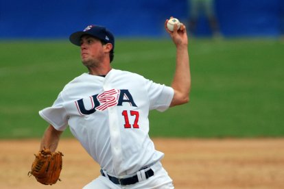 El lanzador ganador estadounidense Brian Matusz lanza contra México, durante la sexta entrada del partido de béisbol de las semifinales de los XV Juegos Panamericanos Río-2007, 18 de julio de 2007.