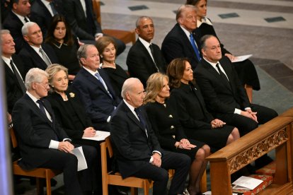 Joe Biden, Bill Clinton, George W. Bush, Barack Obama y Donald Trump en el funeral de Jimmy Carter.