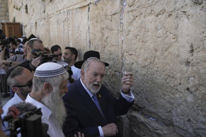 El embajador de Estados Unidos en Israel, Mike Huckabee, en el Muro de las Lamentaciones de Jerusalén.