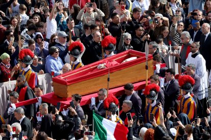 El cuerpo del Papa Francisco será transportado en un ataúd abierto