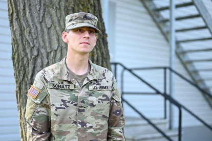 Korbein Schultz en una grabación del Ejército