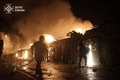Fotografía tomada y difundida por el Servicio Estatal de Emergencias de Ucrania