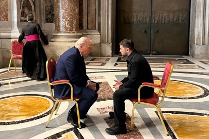 Trump and Zelensky meet in Rome
