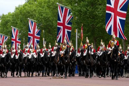 Desfile aniversario fin de la Segunda Guerra Mundial