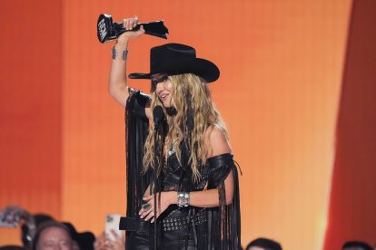 Lainey Wilson se lleva el gran galardón en los ACM Awards