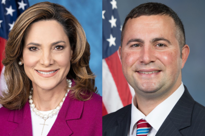 Representatives Darren Soto (r) and María Elvira Salazar (l)