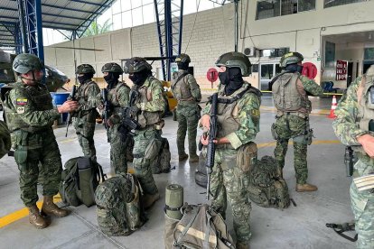 Deployment of troops from the Jungle Brigade.