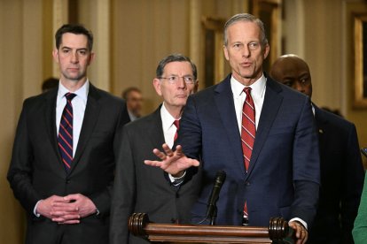 Thune durante una conferencia de prensa en el Senado/ Jim Watson