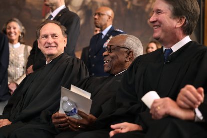 Supreme Court justices during Trump's inauguration/ Chip Somodevilla.