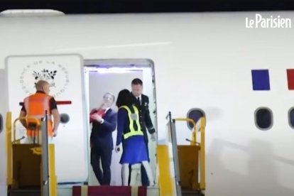 Macron is punched by Brigitte on arrival in Vietnam.
