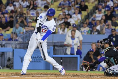 Shohei Ohtani bats in a Los Angeles Dodgers game