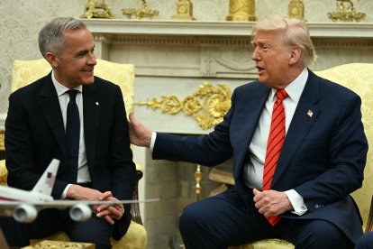 Trump and Carney in the Oval Office/ Jim Watson.