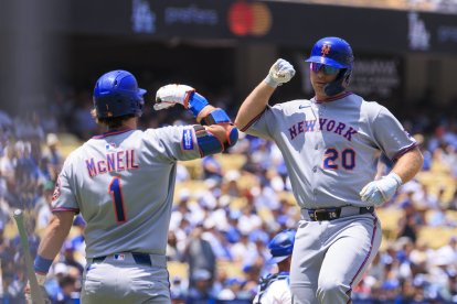 Pete Alonso celebra una carrera