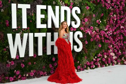 Actress Blake Lively poses for the cameras at the premiere of