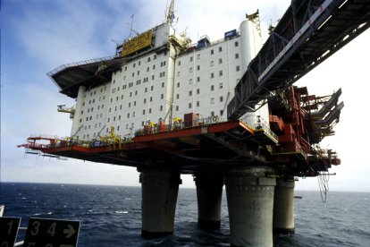 Plataforma petrolífera-Imagen de Archivo 