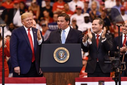 El presidente Donald Trump junto al gobernador de Florida, Ron DeSantis