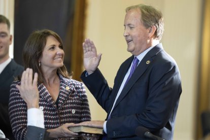 Texas attorney general takes oath of office as wife looks on